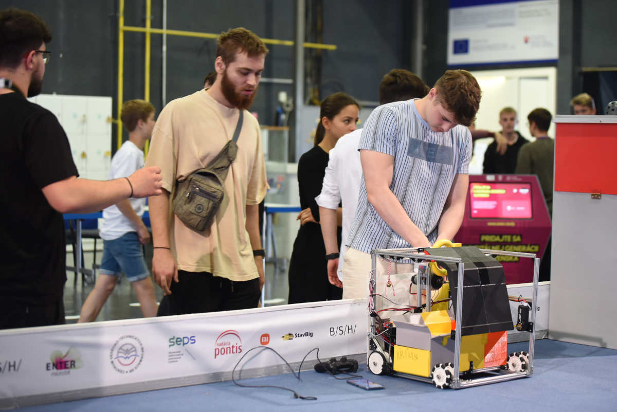 First Global Slovakia súťaž robotov 2023